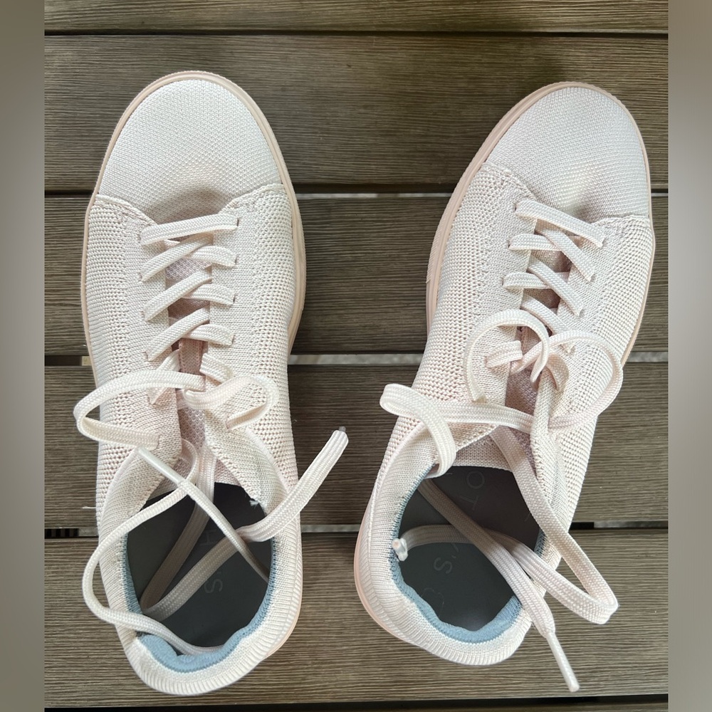 Rothy’s Pink RS02 Sneakers size 8.5